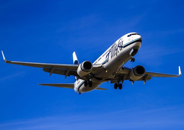 Boeing 737-800 (N508AS)