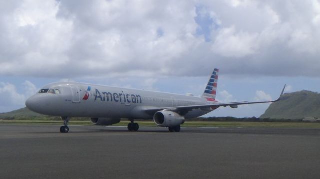 Airbus A321 (N137AA)