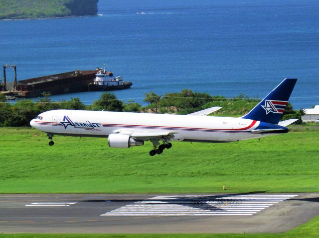 BOEING 767-300 (N319CM)