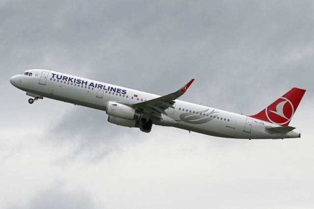 Airbus A321 (TC-JTO) - THY1994 starting the return flight to Istanbul