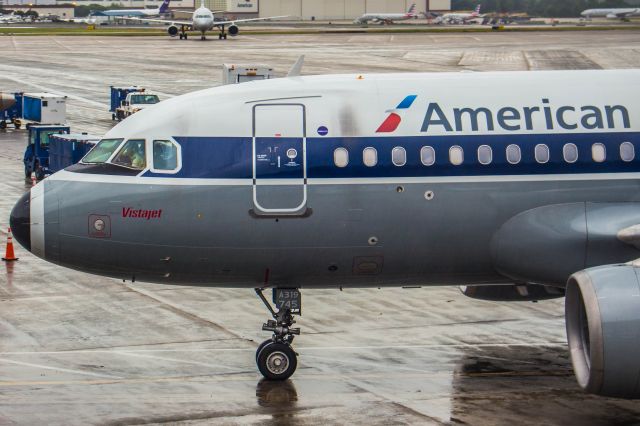Airbus A319 (N745VJ)