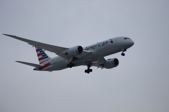 Boeing 787-8 (N808AN) - American 787-8 Dreamliner landing on runway 28C at Chicago O´hare from Miami