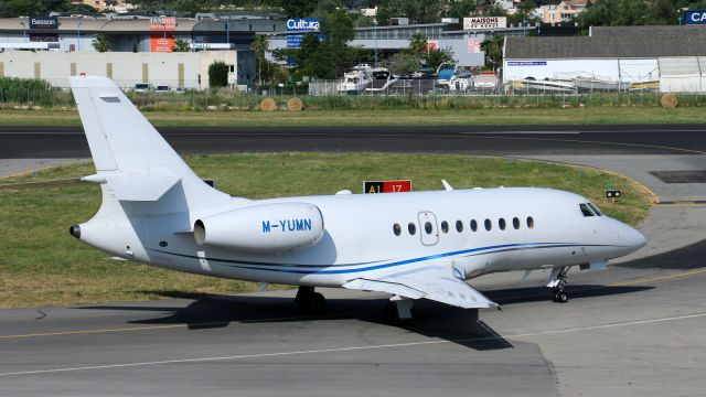 Dassault Falcon 2000 (M-YUMN)