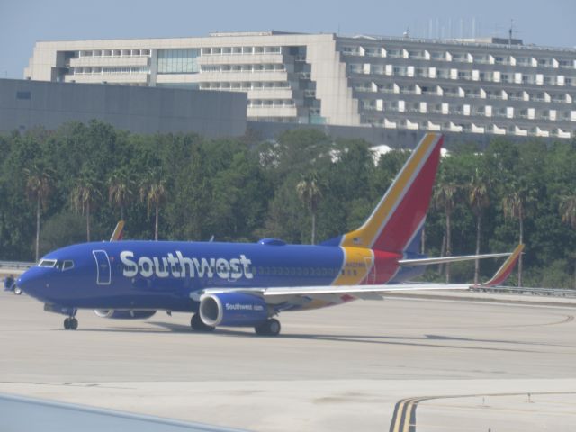 Boeing 737-700 (N427WN) - 9 May 2017