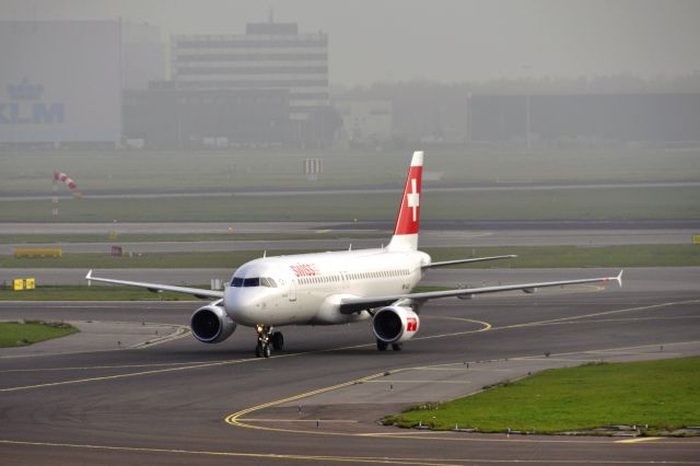 Airbus A320 (HB-JLQ) - Swiss Airbus A320-214 HB-JLQ in Amsterdam 