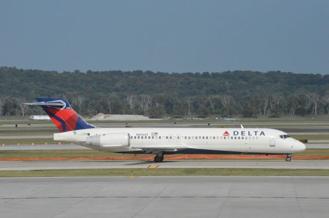 Boeing 717-200 (N896AT) - Delta 2159 arriving from Detroit Metro at 4:41 PM. CDT.  Taken August 11, 2016 with Nikon D3200 mounting 55-200mm lens.  