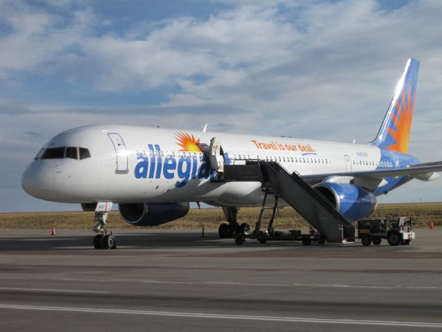 Boeing 757-200 (N902NV) - Parked at DIA/Signature.