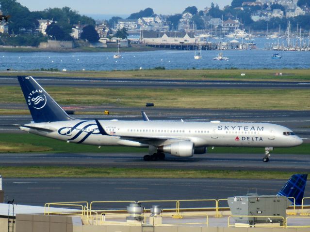 Boeing 757-200 (N717TW)