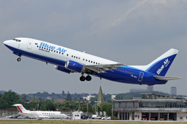 BOEING 737-400 (YR-BAJ)