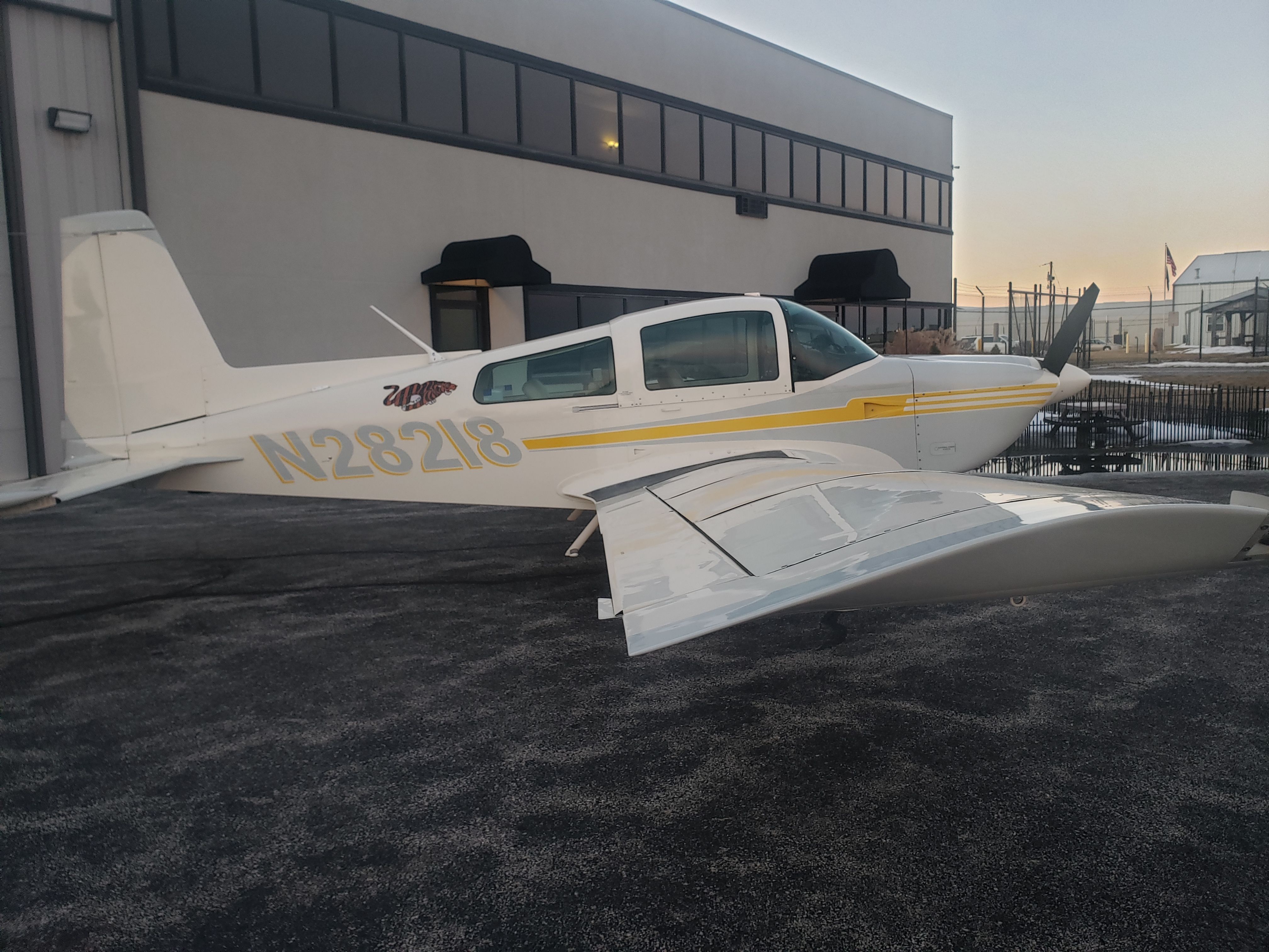 N28218 — - Dinner at Final Approach 