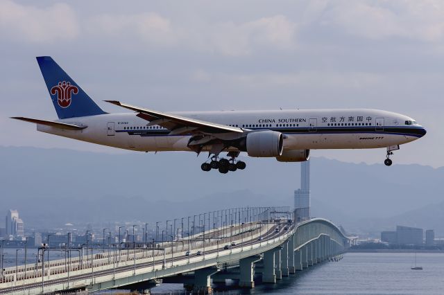 Boeing 777-200 (B-2052)