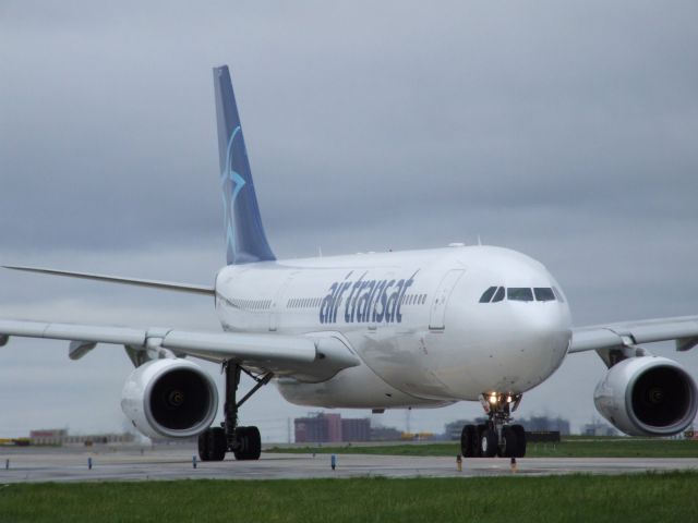 Airbus A330-200 (C-GTSR)