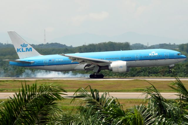 Boeing 777-200 (PH-BQE)