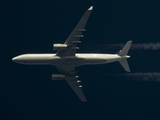 Airbus A330-300 (D-AIKJ) - Lufthansa Airbus A330-300, D-AIKJ "Bottrop" passes overhead the West Lancashire Coast,England, UK on 10-11-2014  at 34,000ft working route DLH444 Frankfurt Main-Atlanta.br /br /Pentax K-5.