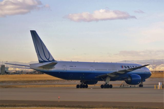 Boeing 777-200 (N769UA) - Seen in Denver in 2008