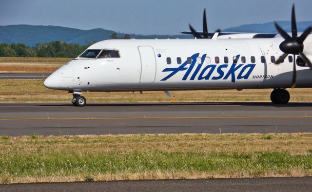de Havilland Dash 8-400 (N453QX)