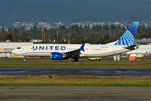 Boeing 737 MAX 8 (N17272)