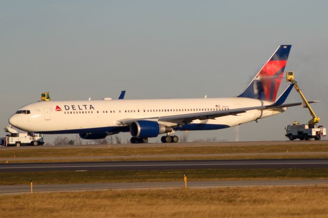 BOEING 767-300 (N1063) - Delta 767-300 being deiced before its daily flight to ATL.