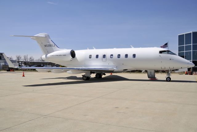 Bombardier Challenger 300 (N539XJ) - Aircraft only 8 weeks old, as of this photo.  Departing KFDK on 3/24/2009.  Thanks to the pilot who allowed me a moment to view the interior.      a href=http://discussions.flightaware.com/profile.php?mode=viewprofile&u=269247  Profile/a