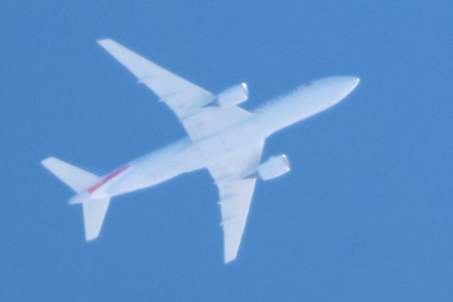 Boeing 777-200 (N778AN) - N778AN Boeing B-777 223 American Airlines AA743 De Madrid MAD vers Charlotte CLT. Altitude 10973 Mètres. Vitesse 739 KM/H. survolant la ville de Lavaltrie QC. Le 21-01-2025 à 12:02.
