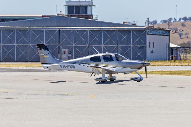 Cirrus SR-22 (VH-PNB) - Cirrus SR22 (VH-PNB) taxiing at Wagga Wagga Airport.