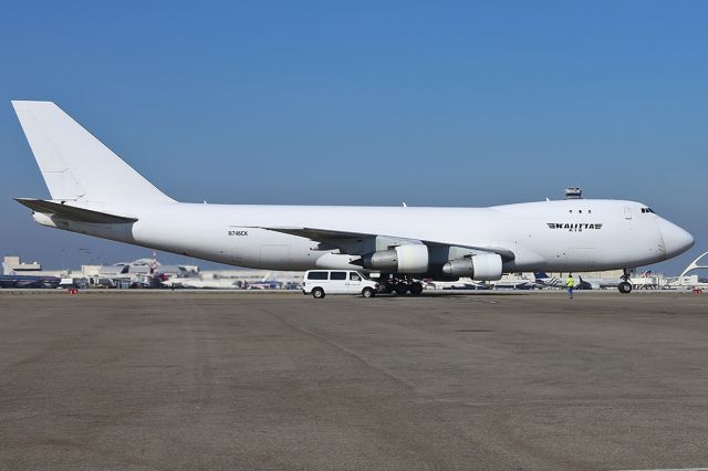 Boeing 747-200 (N746CK) - Taxiing after landing.