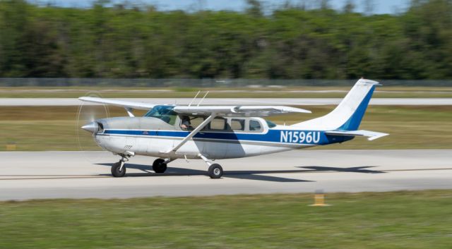 Cessna T207 Turbo Stationair 8 (N1596U) - taxing to runway 5