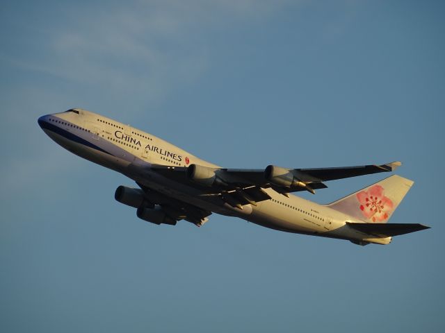 Boeing 747-400 (B-18211)