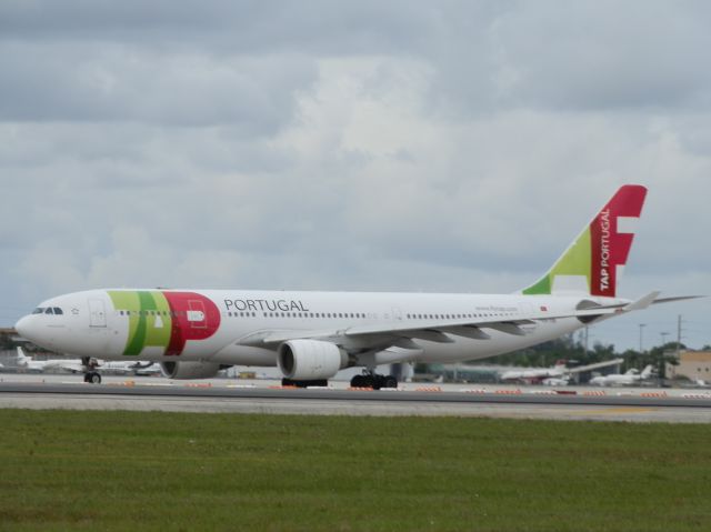 Airbus A330-200 (CS-TOI)