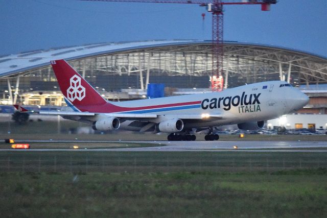 Boeing 747-400 (LX-UCV) - 07-14-23 23-R Departing 20 minutes past sunset.