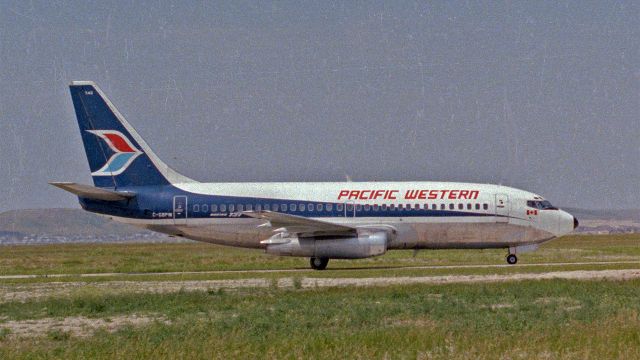 Boeing 737-200 (C-GBPW)