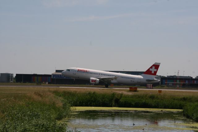 Airbus A320 (HB-IJI)
