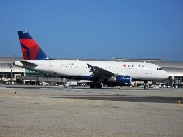 Airbus A319 (N335NB) - Line up and wait on RWY& 19R