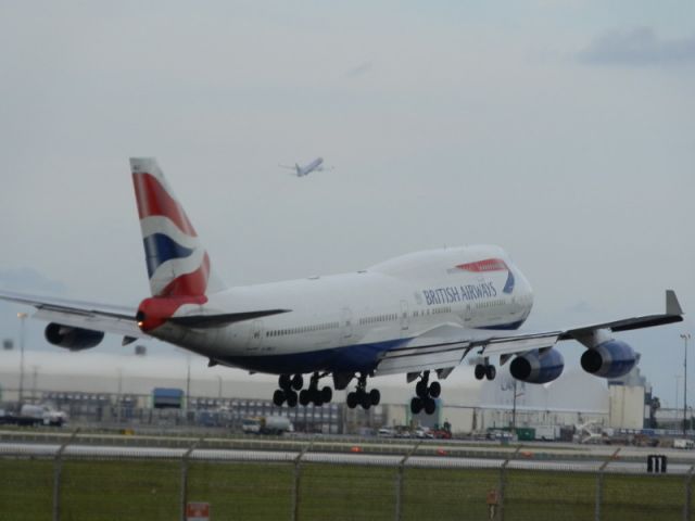 Boeing 747-400 (G-BNLU)