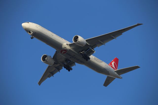 BOEING 777-300ER (TC-LJG)