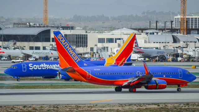Boeing 737-700 (N731SA)