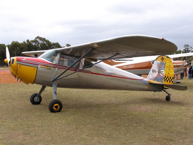 Cessna 140 (VH-WKG) - Cessna 140br /Manufactured in 1948, USAbr /Photo: 08.11.2009