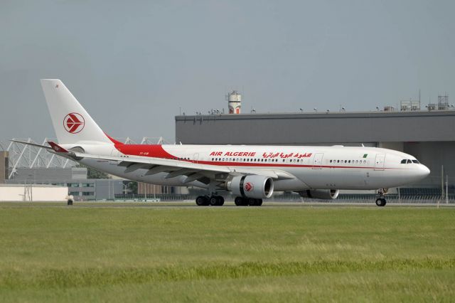 Airbus A330-200 (7T-VJB)