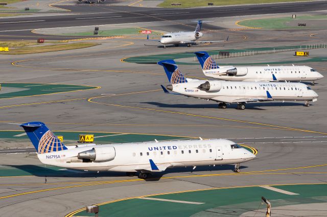 Canadair Regional Jet CRJ-200 (N679SA)