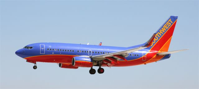 Boeing 737-700 (N763SW)
