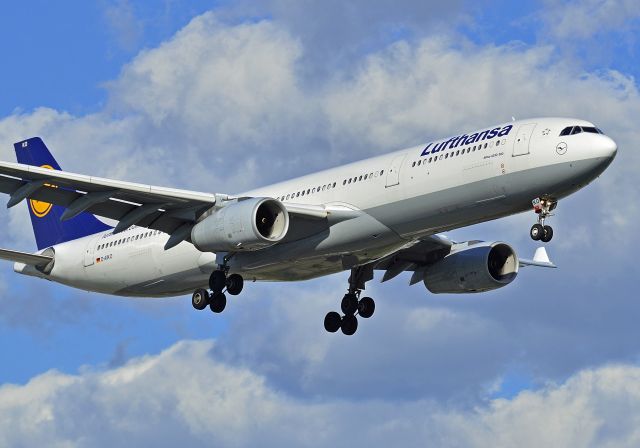 Airbus A330-300 (D-AIKO)