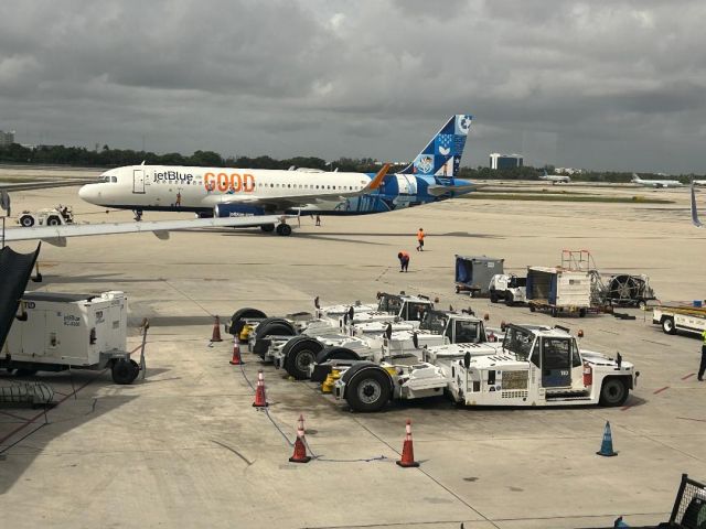 N809JB — - N809JB departing to BQN