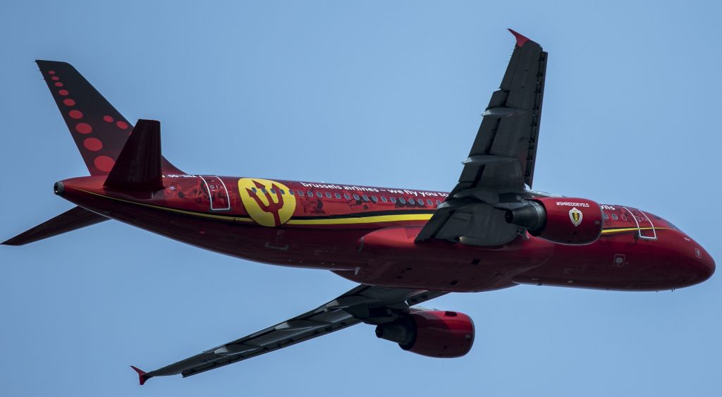 OO-SNA — - Airbus A320 "Red Devils" (belgian national football team) above Jette (suburbs of Brussels) heading to Brussels Airport on 25-08-2017 afternoon