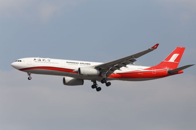 Airbus A330-300 (B-6096)