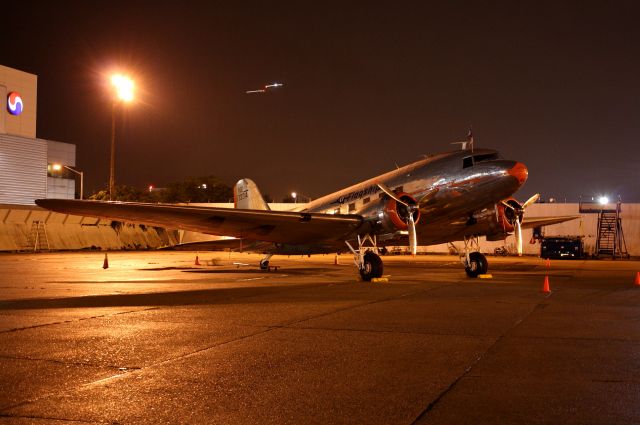 Douglas DC-3 (NAC17334)