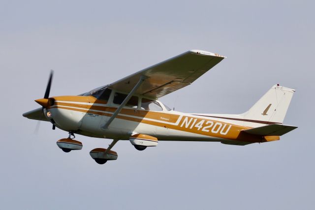 Cessna Skyhawk (N1420U)