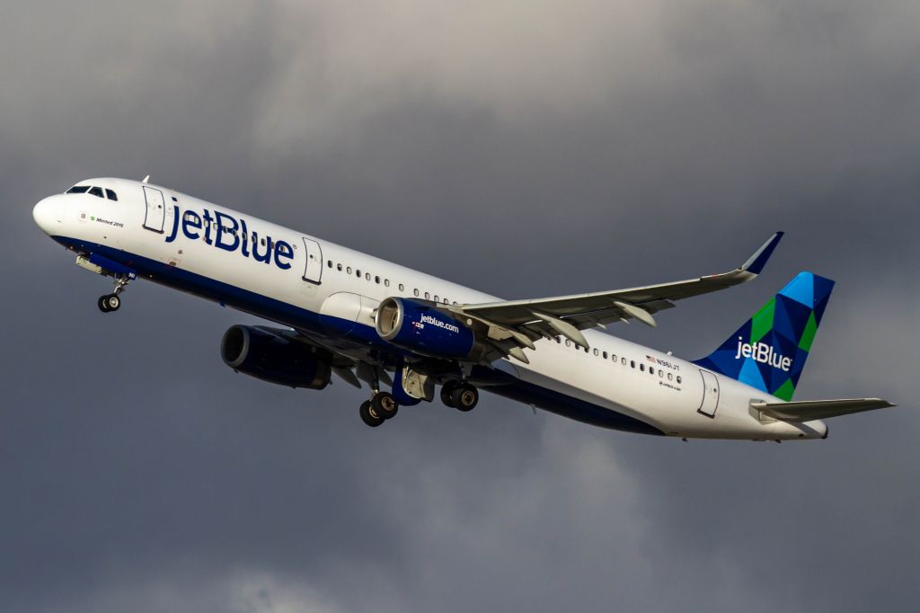 Airbus A321 (N961JT)