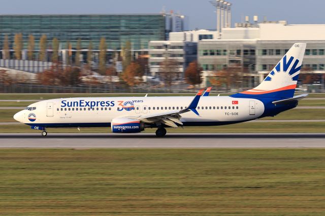 Boeing 737-800 (TC-SOE)