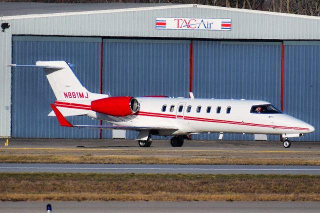 Learjet 45 (N881MJ) - Learjet 45 owned by FiveGuys Enterprises taxiing to Ruwnay 32 at the Buffalo Niagara International Airport for Clevelandbr /br /** First Photos of N881MJ on FlightAware **