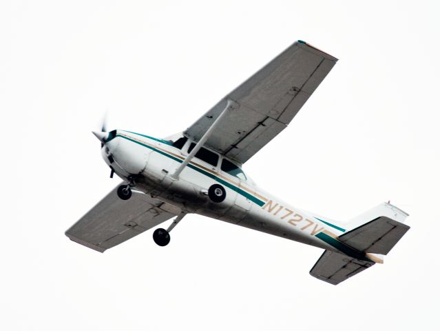Cessna Skylane (N1727V)